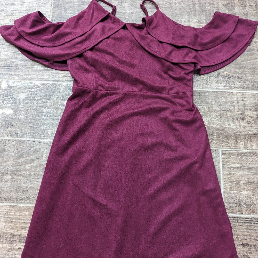 She + Sky Burgundy dress size Small, in perfect condition.